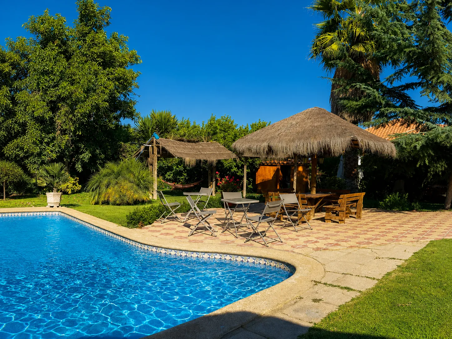 Piscina y quincho disponibles para eventos en Mitifuu